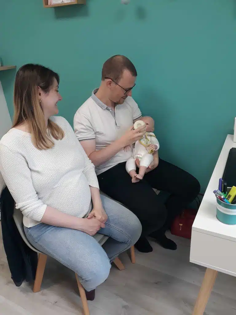 apprendre les bons gestes, atelier papa, bienveillance, savoir donner le biberon, changer son bébé, amiens, compiègne, nogent, orchies